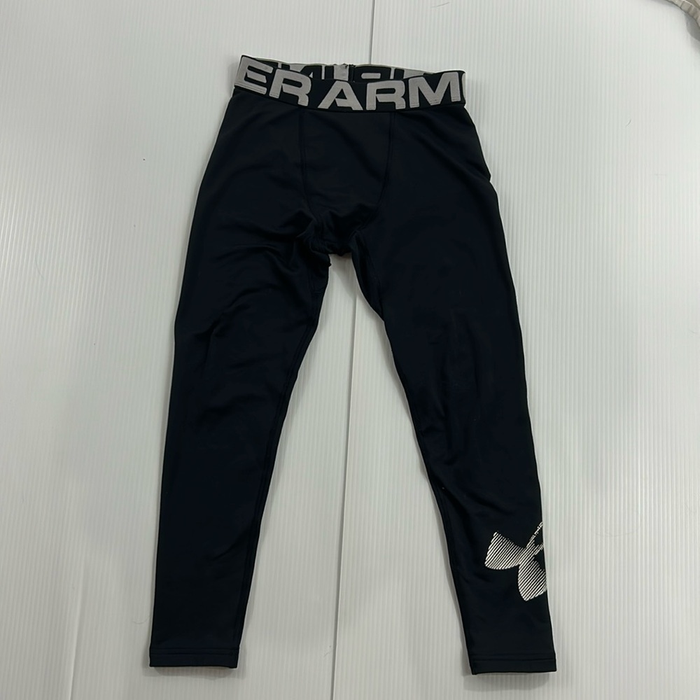 461.‎ Women’s Under Armour black Performance Leggings (S)